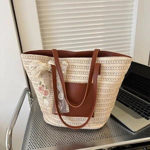 Grand sac cabas en paille avec broderies florales et nœud en dentelle chic