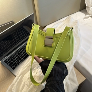 Sac à bandoulière français vert citron en similicuir avec fermoir argenté élégant