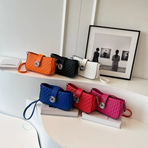 Quilted PU Leather Shoulder Bag For Women With Silver Metal Twist Knot Buckle Vintage Crossbody Underarm Handbag