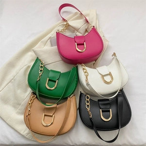 Sac Hobo En Similicuir PU Pour Femmes Avec Boucle En D Métallique Et Bandoulière Chaîne Sac À Bandoulière Demi-Lune