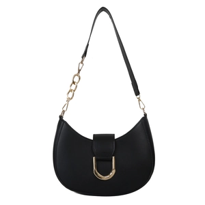 Sac bandoulière minimaliste en cuir noir avec boucle dorée en D et bandoulière en chaîne