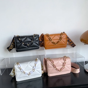 Women Quilted Crossbody Bag With Wide Strap And Chain PU Leather Rhombic Square Shoulder Bag Casual Daily Handbag