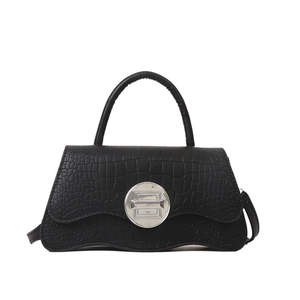 Sac à main noir motif crocodile avec rabat ondulé et boucle ronde en métal argenté