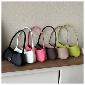 Chic women's shoulder bags in six various colors with heart-shaped gold magnetic buckle