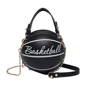 Borsa a mano unica a forma di basket nera con scritte bianche e catena dorata