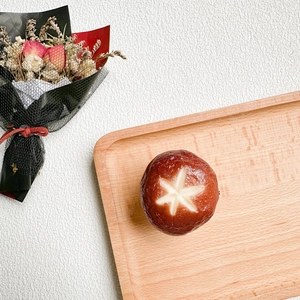 Close-up of realistic shiitake mushroom bun on a wooden tray with a warm natural aesthetic