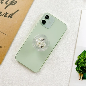 Support de téléphone scintillant avec perles blanches et strass sur smartphone vert
