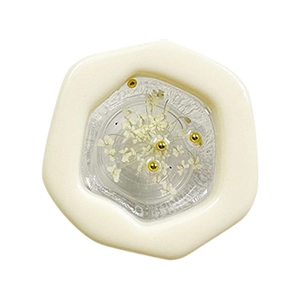 In-ear flower resin phone socket stand with white dried flowers and gold beads decoration