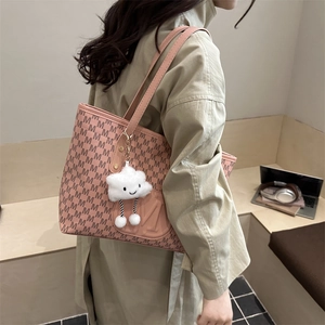 Pink PU leather tote bag with M-letter print and white cloud charm shown on shoulder
