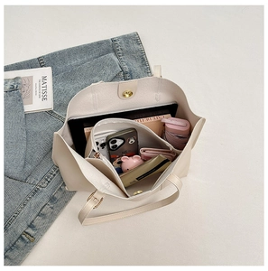 Detail of off-white tote bag interior with large capacity and removable zipper pouch