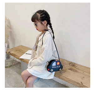 Sac bandoulière pour enfant en forme de voiture de police bleue avec sangle noire