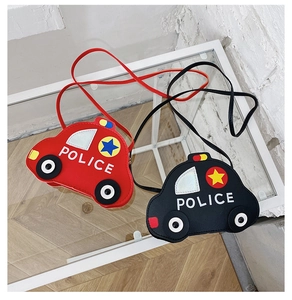 Détail des sacs bandoulière voiture de police rouge et noir en cuir PU pour enfants