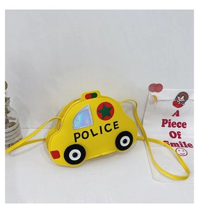 Vue détaillée du sac à bandoulière police jaune pour enfants avec finitions métallisées