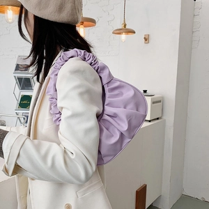 Elegante borsa a tracolla plissettata color lavanda con design a nuvola da donna