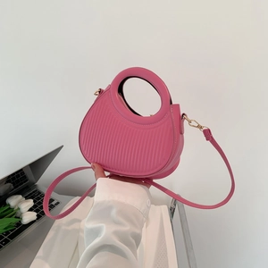Sac à Épaule Demi-Lune pour Femmes en Cuir PU Plissé à Rayures Verticales Sac à Bandoulière Avec Poignée Cercle Tendance