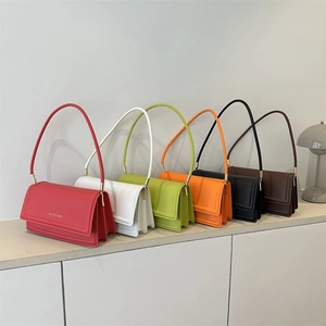 Dames PU Leer Minimalistische Schoudertas Effen Kleur Elegant Onderarm Kleine Vierkante Tas Met Gouden Hardware Dagelijkse Messenger Bag