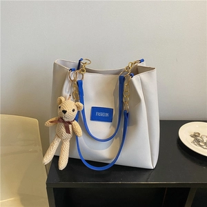 Fashion Women PU Leather Tote Bag Large Capacity Chain Shoulder Bag With Bear Pendant Stylish Summer Commuter Handbag
