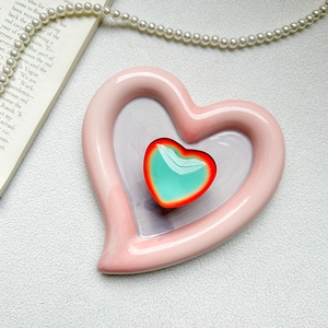 Collapsible heart phone socket with gradient color and glossy finish on pink tray
