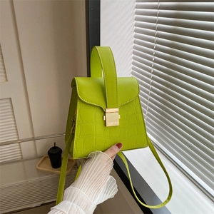 Sac à main vert citron à motif crocodile avec poignée et fermoir doré pour femme