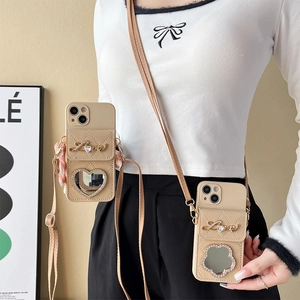 Coque bandoulière en cuir beige pour iPhone avec porte-carte, miroir et décor Love
