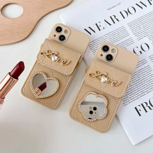 Coque iPhone en cuir matelassé avec porte-cartes et miroir de maquillage en forme de cœur
