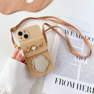 Coque iPhone bandoulière en similicuir kaki avec poche matelassée, logo Love et miroir