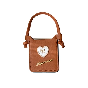 Braune Leder Minischetasche mit Perlenherz und Aquarius Goldschleife für Samsung Z Flip