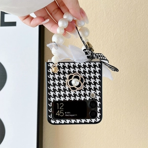 Custodia Samsung Z Flip4 pied de poule con camelia, perle e cinturino con fiocco