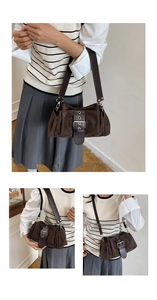 Gros plan du sac en daim marron vintage avec boucle en métal et œillets décoratifs