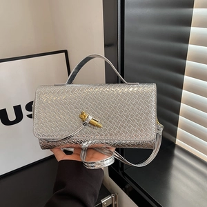 Silver crocodile texture handbag with gold knot clasp and detachable shoulder strap