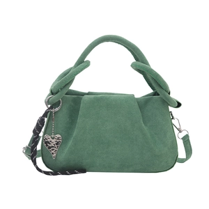 Borsa retrò in pelle scamosciata verde erba con manico a nodo e ciondolo cuore