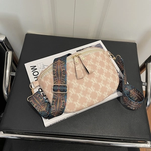 Vintage Umhängetasche mit M-Jacquard und besticktem Schultergurt im Ethno-Stil