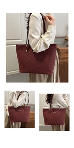 Detailaufnahme der Shopper-Tasche mit Leopardenmuster, Weinrot und Gold-Beschlägen