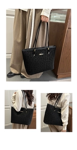 Detailansicht der großen Shopper-Tasche mit Leopardenmuster und goldenen Metalldetails