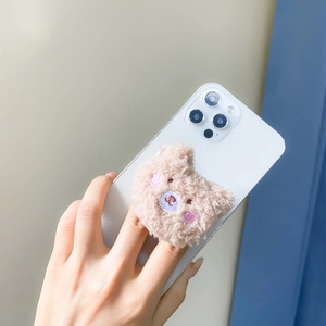 Supporto per telefono in peluche a forma di orso marrone su smartphone bianco