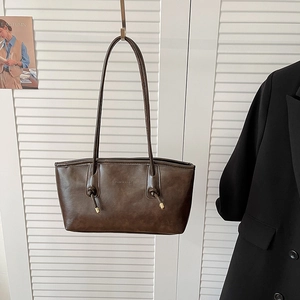 Grand sac cabas rétro en similicuir marron foncé avec embossage et longues anses