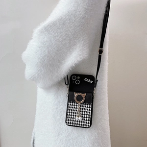 Crossbody iPhone case in black leather and houndstooth pattern with a pearl charm