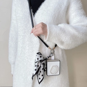 Étui pliable en cuir blanc avec nœud en perles et bandoulière pour Samsung Z Flip