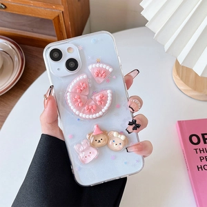 Coque iPhone transparente à paillettes avec figurines 3D d'ours et gâteaux style kawaii