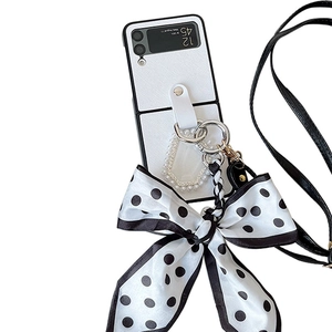 Coque Z Flip 4 en cuir Saffiano avec anneau blanc et cordon à nœud à pois