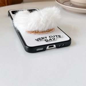 Détail de la texture ours en peluche blanc et cadre de protection pour coque ZFlip 6