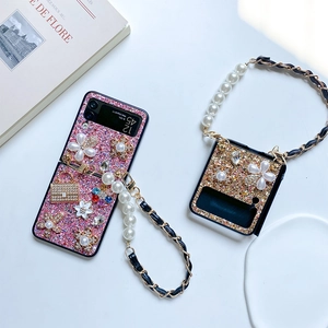Detail of luxury Samsung ZFlip6 case with sparkling rhinestones and pearl hand chain