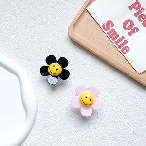 Japanese style smile flower phone grip stands in black and pink resin accessories