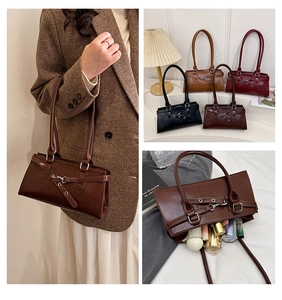 Detailansicht der Vintage-Umhängetasche mit Stauraum für Make-up und Kosmetikartikel