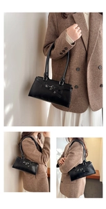 Detailansicht einer schwarzen glänzenden Unterachseltasche aus Leder mit Metallschnalle