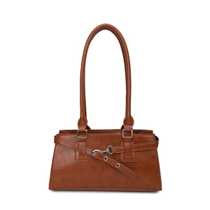 Retro karamellbraune Schultertasche aus Leder für Damen mit Silberschnalle und Trägern
