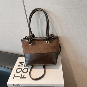 Vintage braune Beuteltasche aus Wildleder und Leder mit Griff und Goldringdetail