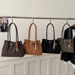 Women Large Capacity PU Leather Tote Bag Retro Minimalist Shoulder Bag With Wooden Bead Pendant Dual Strap Fashion Handbag
