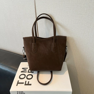 Women Large Capacity PU Tote Bucket Bag Elegant Minimalist Solid Color Commuter Shoulder Bag Handbag With Beaded Pendant