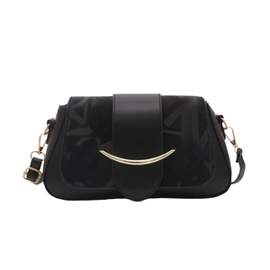 Schwarze Schultertasche aus Leder mit Stoffklappe und goldener Mondsichel-Schnalle